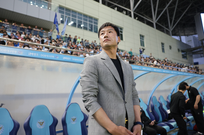 "데미지 분명 있다" 극장골 얻어맞은 홍명보 감독, 또 다시 열린 선두 …