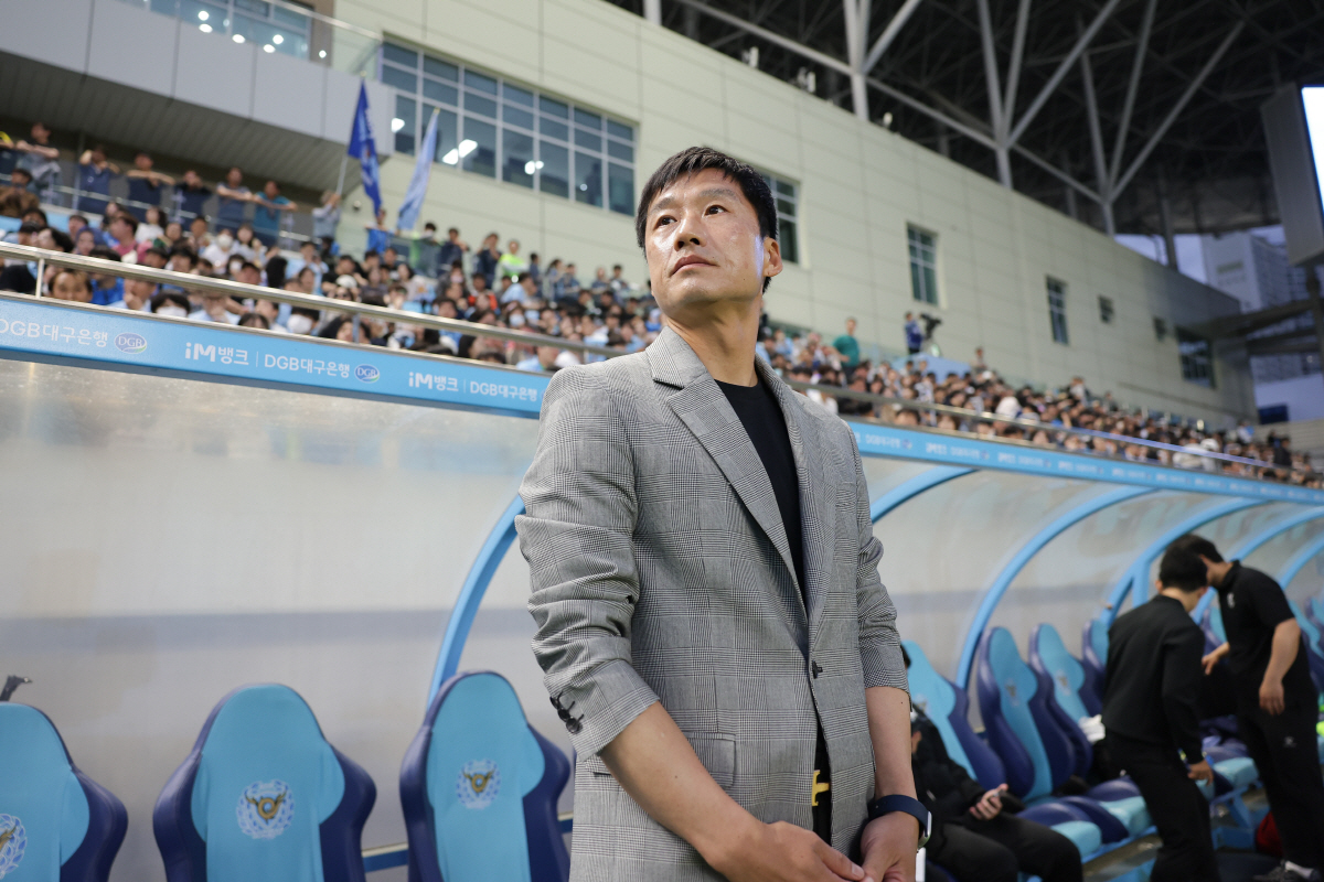 "데미지 분명 있다" 극장골 얻어맞은 홍명보 감독, 또 다시 열린 선두 …