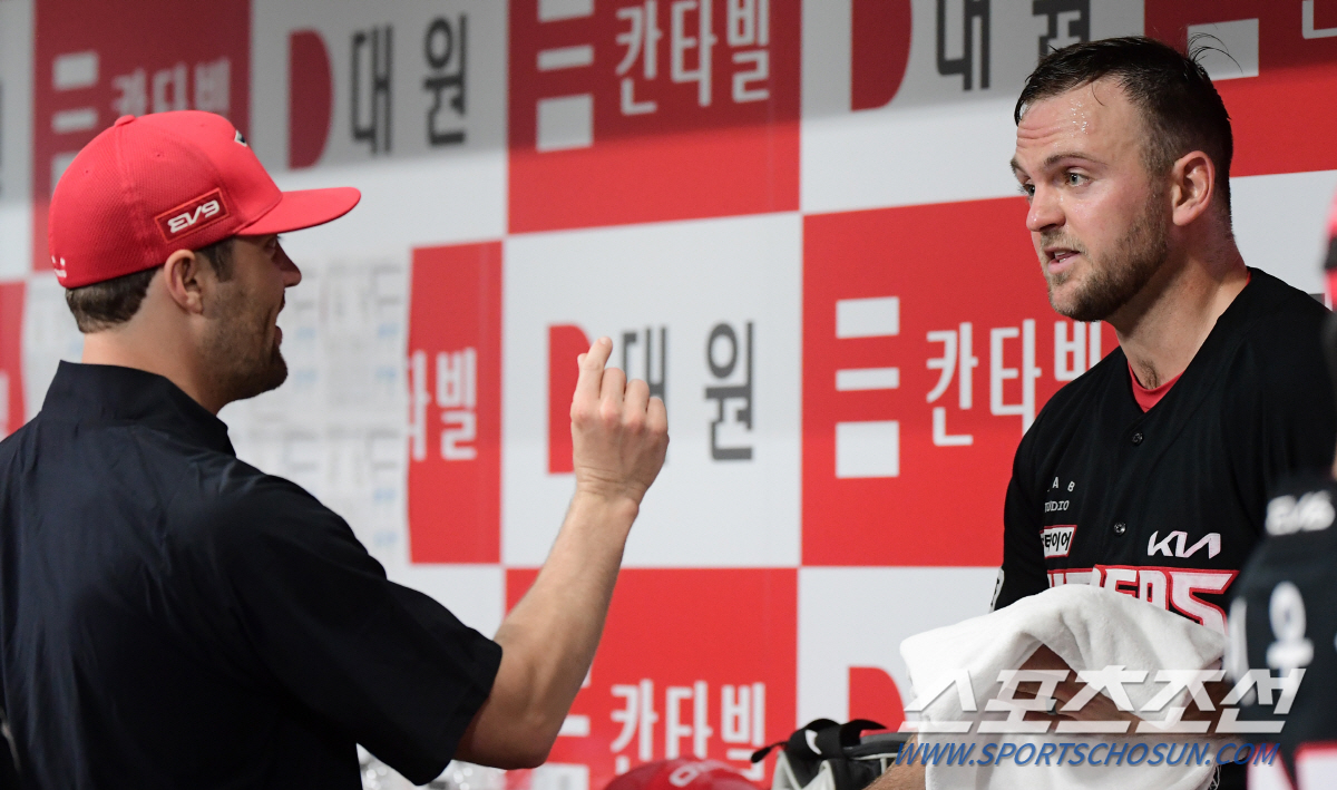 2주후에 재검진 한다더니...크로우 돌연 미국행, KIA는 왜 갑자기 결…