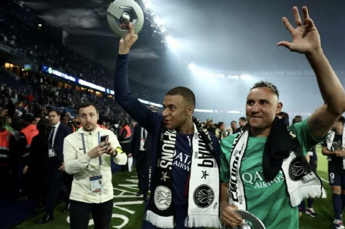 '서로 소리 지르며 격한 소동' PSG, 떠나는 음바페와 '충격' 소동……