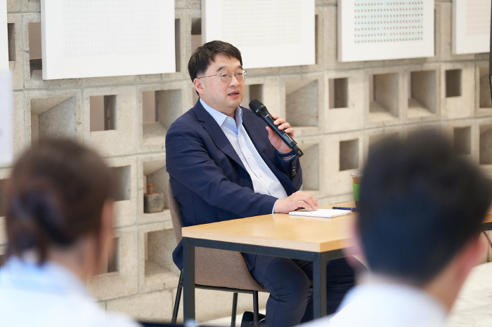 이우현 OCI 홀딩스 회장 "폴리실리콘 경쟁력 강화…해외 제약·바이오 투…