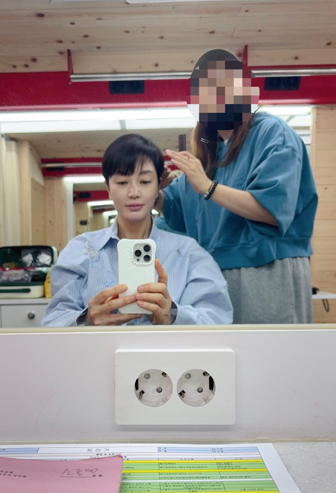 김혜수, 53세 안 믿기는 아기피부..초밀착 클로즈업도 문제 없어