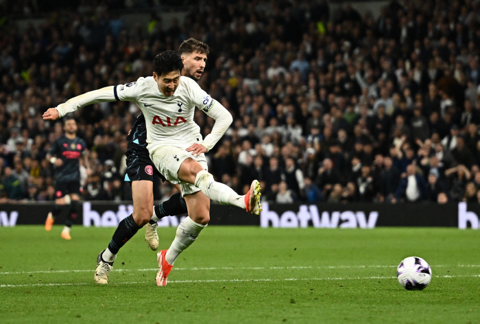 'SON의 발끝, EPL 우승 운명을 가른다' 다른 의미로 주목받는 손흥…