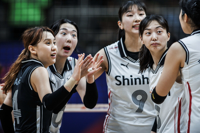 강소휘 12득점 분전했지만…모랄레스호 첫 공식전 패배, 女 배구 VNL …