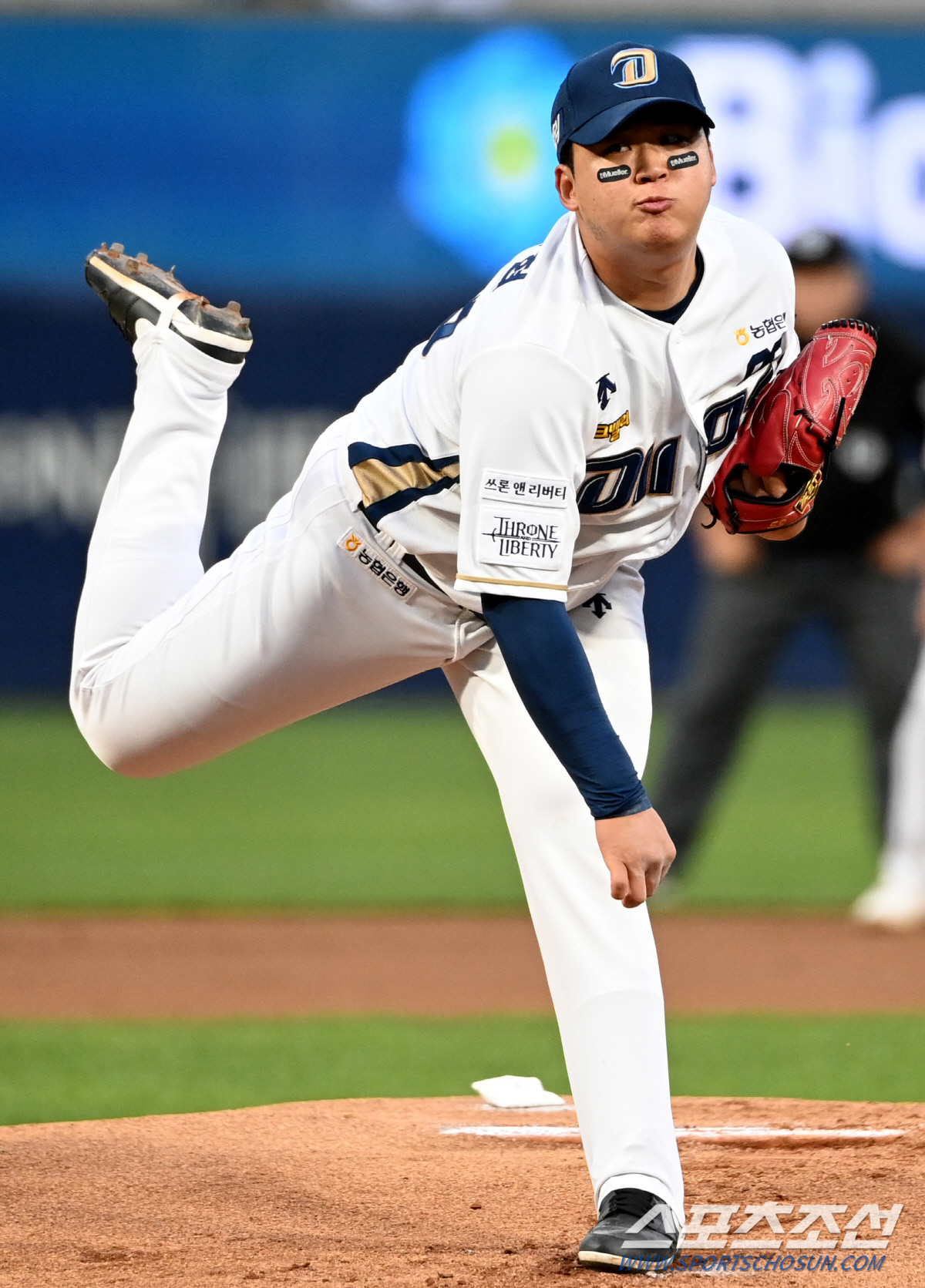 '달콤한 3승' NC 신민혁의 상대는, 한화가 아니라 하늘이었다 [대전 …