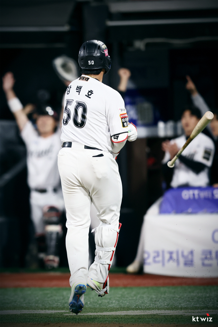 "2년간 없는 선수였는데…" 괴물 타자의 부활→포수 변신 과정 살펴보니……