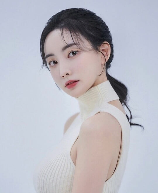 곽민선 아나, 행사 중 축포 맞아 큰 부상 "시력 손상 심각" [공식입장…