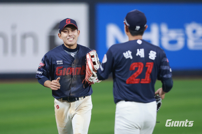 "연패 끊는게 에이스의 역할" 박세웅 6이닝 무실점→황성빈 3출루 합작.…