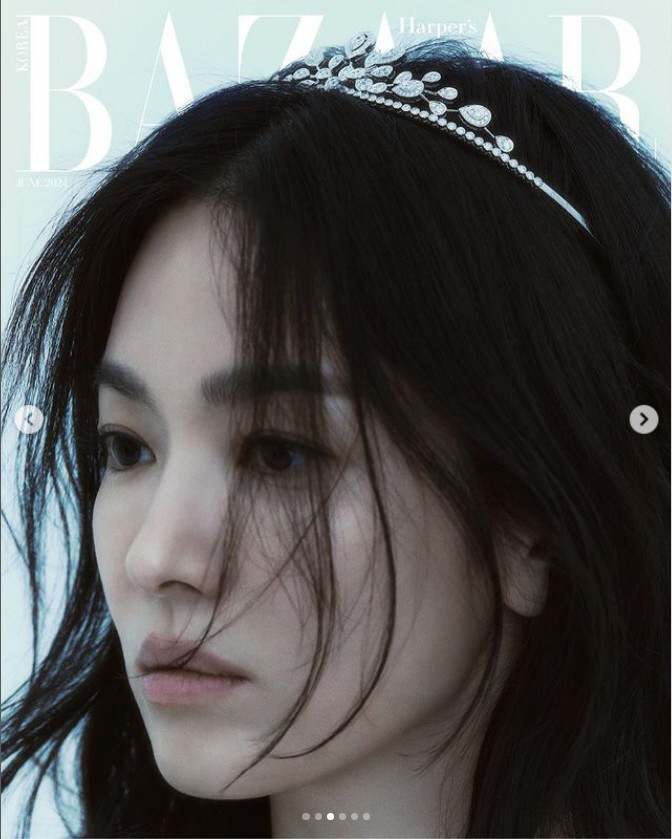 '42살' 송혜교, 20대 뺨치는 미모+가죽 스커트로 파격 스타일링 뽐내