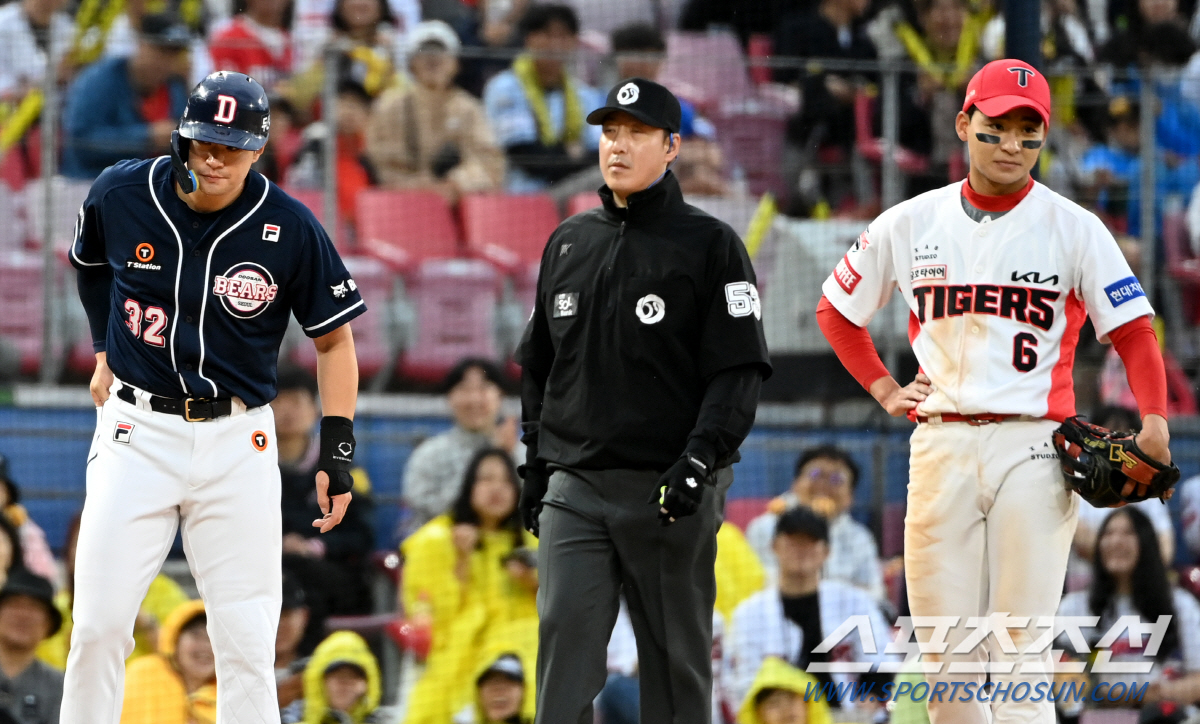 '이건 잡아야 해!' 챔필 난입한 불청객 쿨하게 처리한 김재환, 잡지 못…