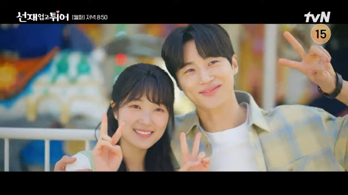 '선업튀' 변우석♥김혜윤, 달달 지수 100% 놀이공원 데이트 포착! (…