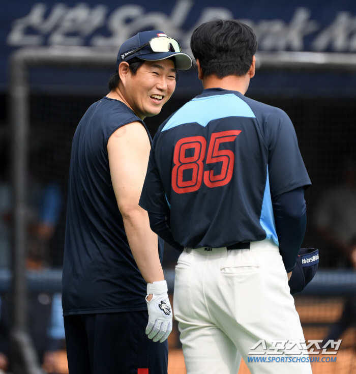 '의지만 보면 미소가 절로' 이승엽 감독의 웃음벨 두목곰 양의지