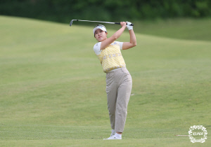[KLPGA] '칩 인 이글' 고지우, 서어진 꺾고 두산 매치플레이 첫 8강행