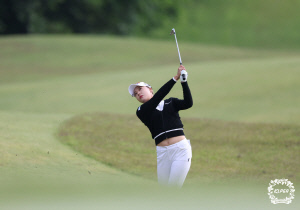 [KLPGA] '연장 뒤집기쇼' 문정민, 송가은 꺾고 두산 매치플레이 8강 '막차'