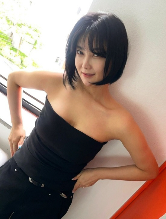 솔비, 살 얼마나 많이 뺀거야?…파격 튜브톱 의상도 '찰떡 소화'