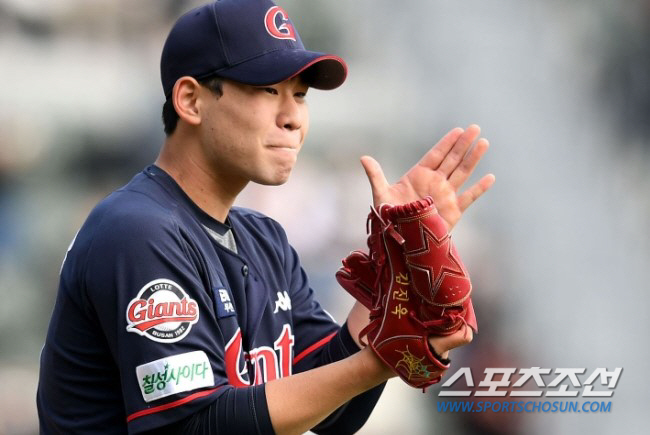 'KKKKKKKKK' 롯데 김진욱 퓨처스 씹어먹는다. 또 5이닝 9K 무…