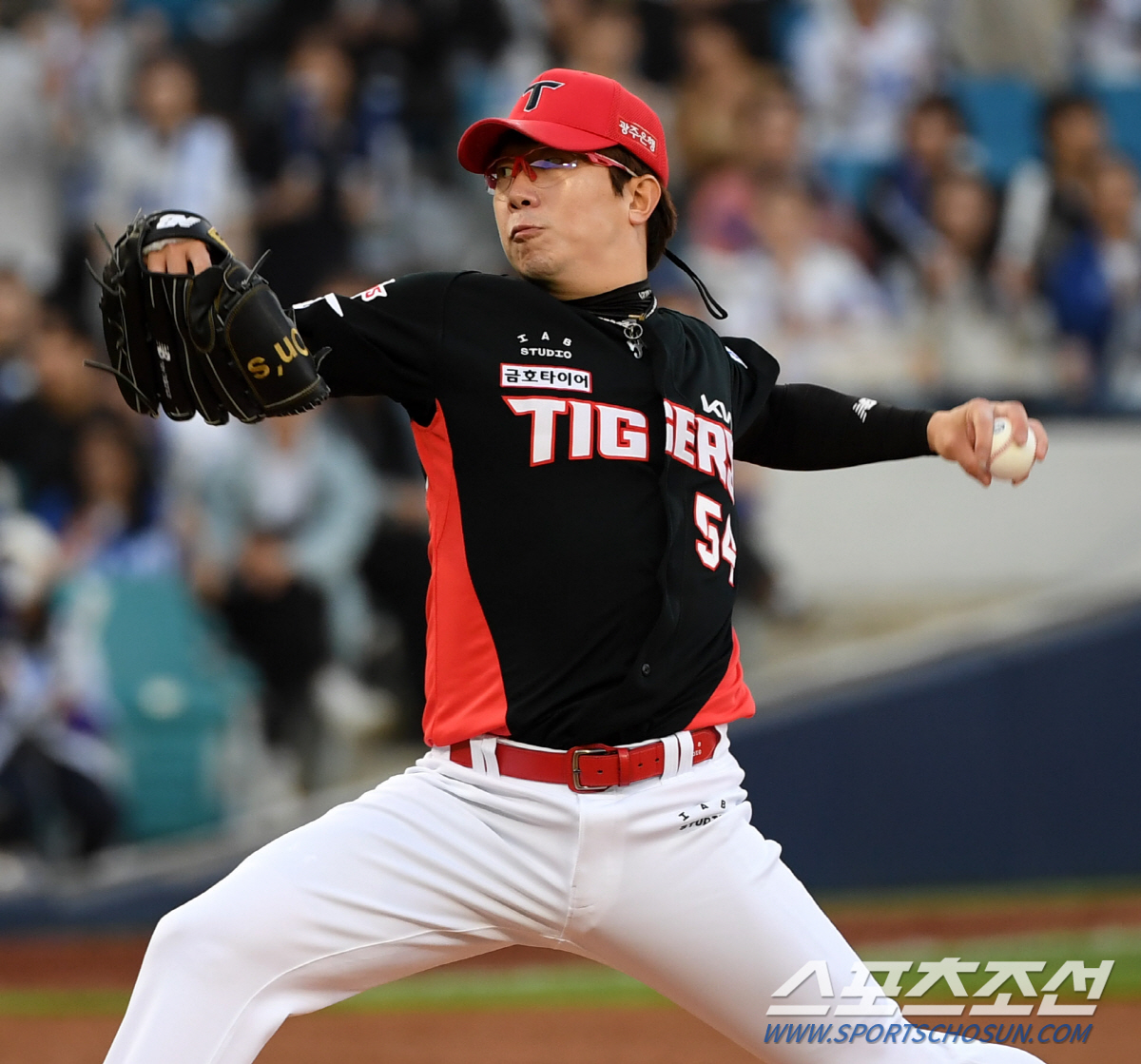 '6무원' 거듭난 대투수, 개막 10G 만에 레전드 넘어섰다...KBO …