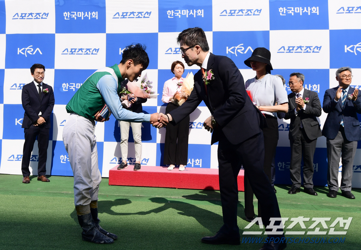 [대상경마] '강풍'이 또 몰아쳤다. 제34회 스포츠조선배 대상경마, 강…
