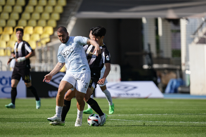 부산 아이파크, 무승 탈출 3위로 재도약…라마스 결승골에 성남 1-0격파