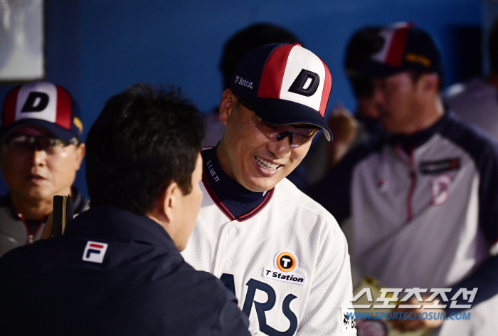 "그냥 서 있는 게 감독 아냐" 지도자 경험 無→KBO '역대 8번째' …