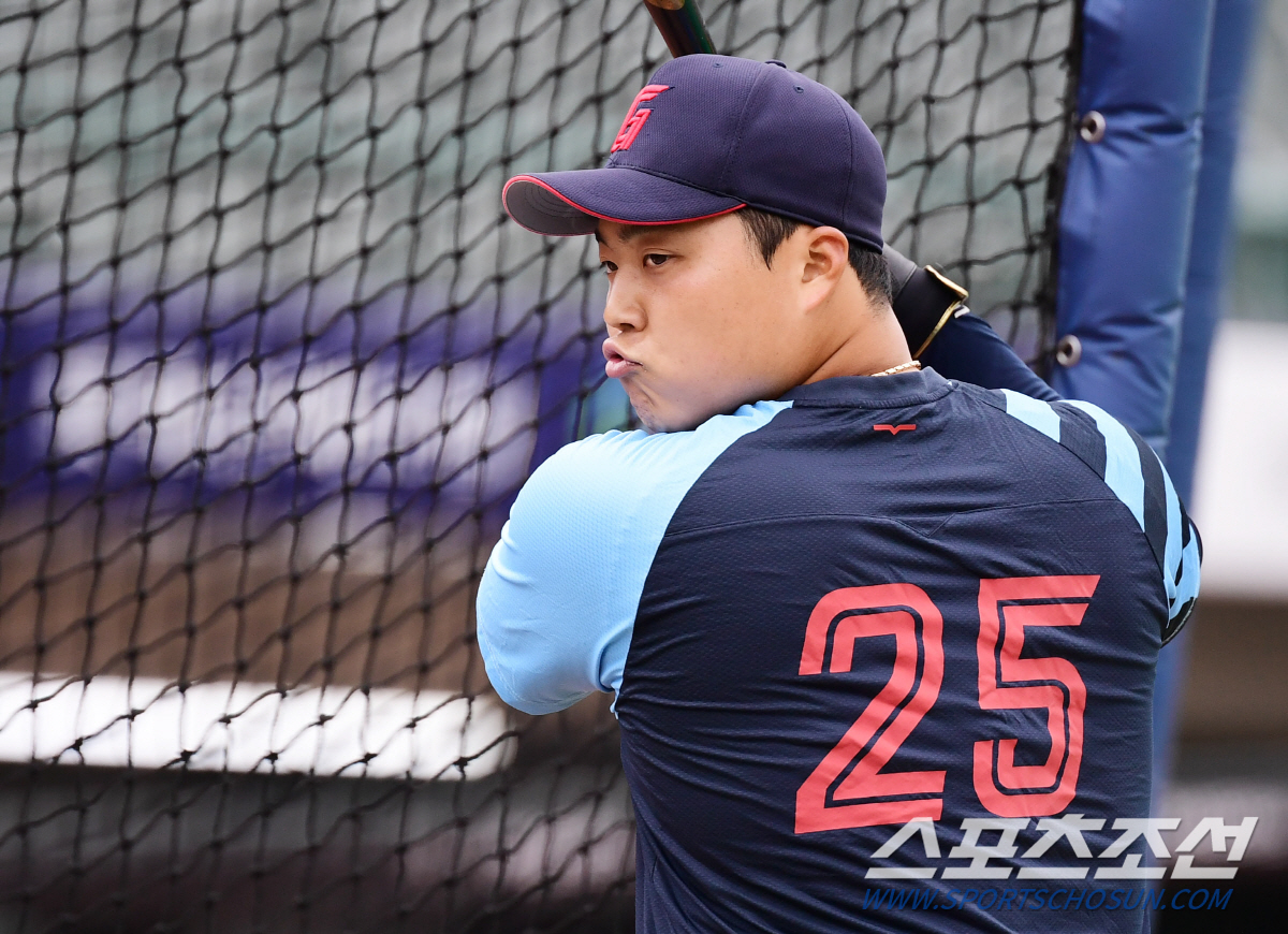 '유종의 미는 실패.' 롯데, LG의 거포 유망주 듀오 상무 입대만 남았…