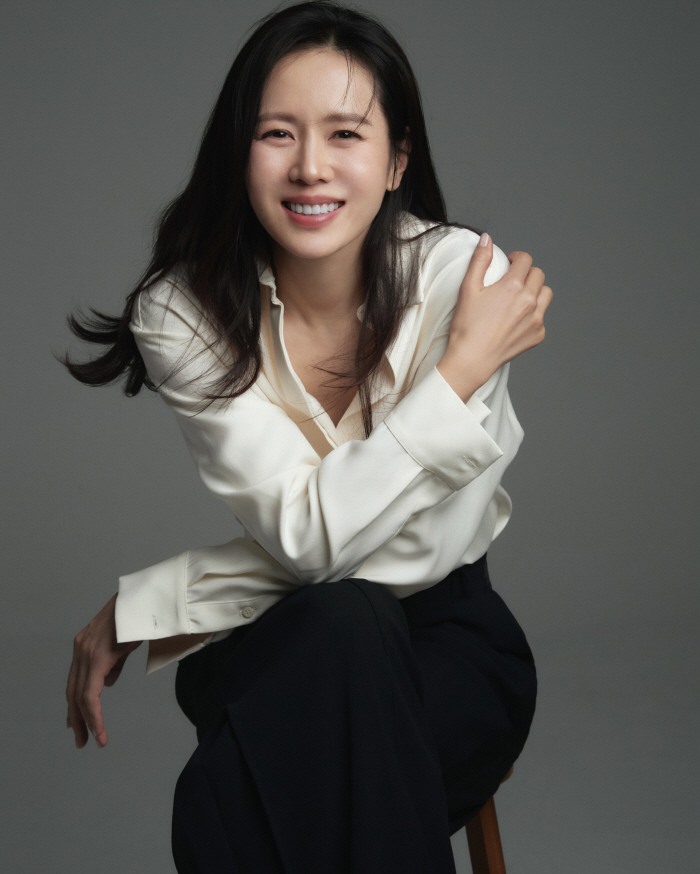 손예진 'BIFAN 배우 특별전' 선정 감격 "배우 인생에 영광스러운 순…