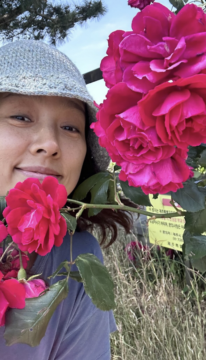 45세 이효리, 당당한 민낯 자신감..잡티+주근깨? 오히려 힙해!