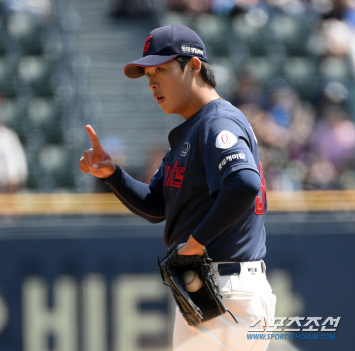 "생각보다 더 좋네" 154㎞+21세 이민석 향한 명장의 감탄. 특별한 …