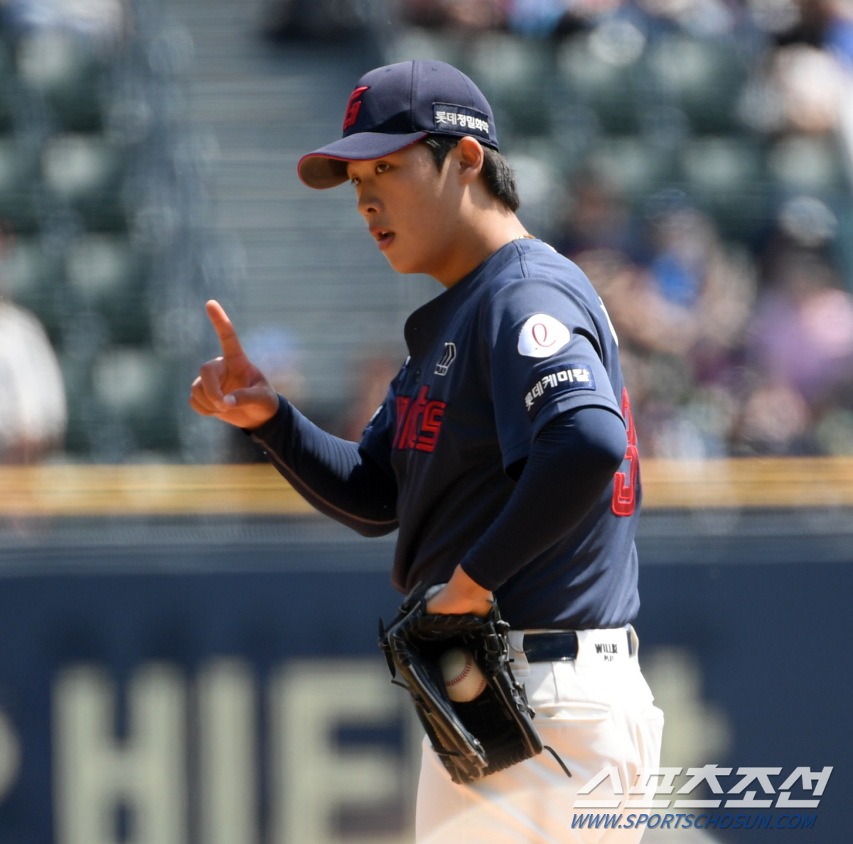 "생각보다 더 좋네" 154㎞+21세 이민석 향한 명장의 감탄. 특별한 …