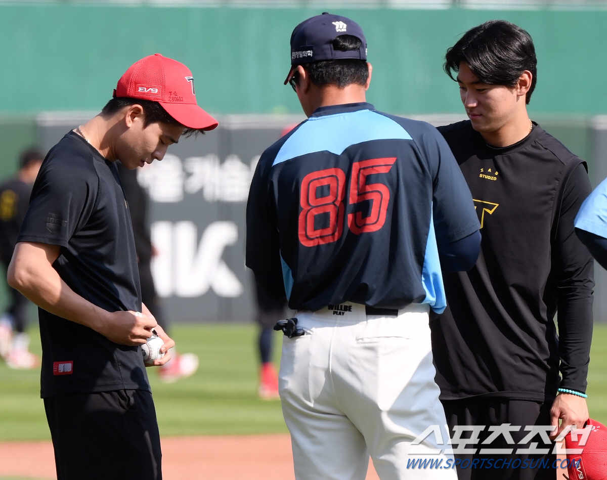 부산 간 김도영, 우상 김주찬의 사인볼 부탁에 '황송' 그 자체[부산 스…