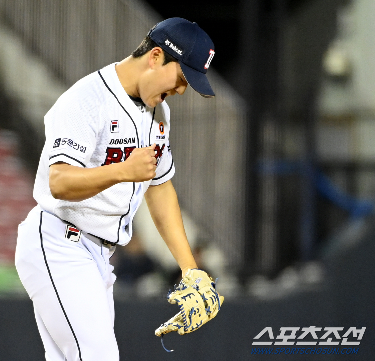 '살 떨리던 9회, 루키 김택연이 막았다' 두산, SSG 상대로 시즌 첫…