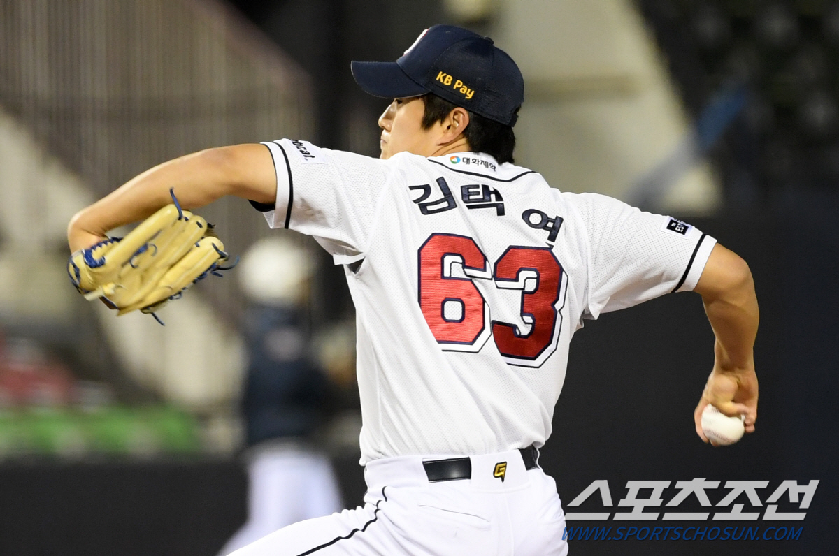 '살 떨리던 9회, 루키 김택연이 막았다' 두산, SSG 상대로 시즌 첫…
