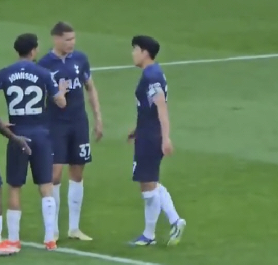 '너무 정직한 캡틴' 손흥민 향한 절친한 '동료의 분노'...그 이유는?…