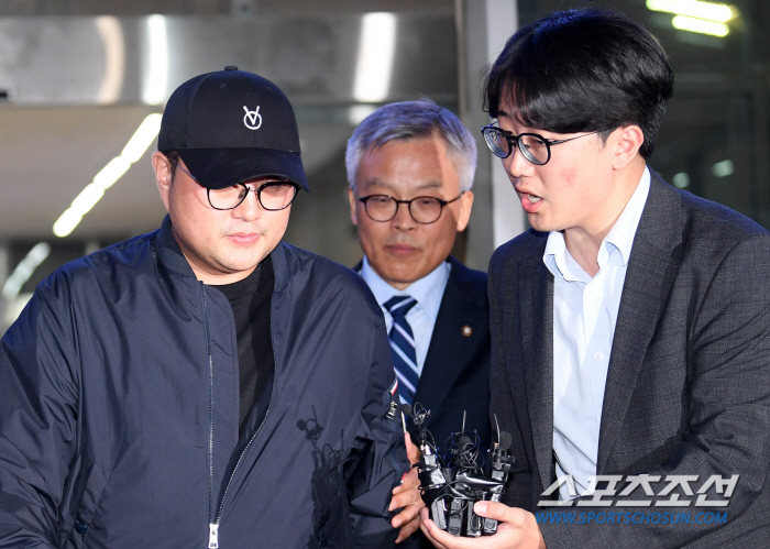 [SC초점]조사 끝나고도 6시간 버텼다…김호중, 취재진 피하려다 "죄인이…