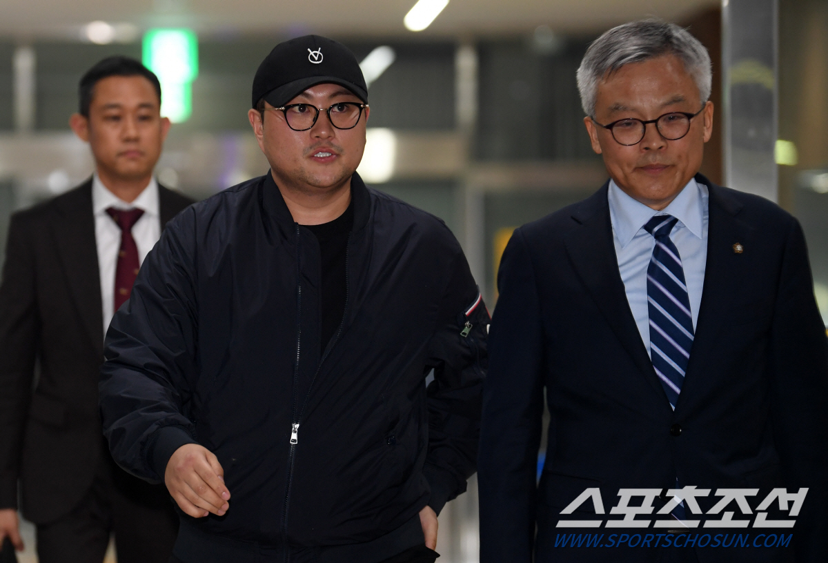 [SC초점]조사 끝나고도 6시간 버텼다…김호중, 취재진 피하려다 "죄인이…