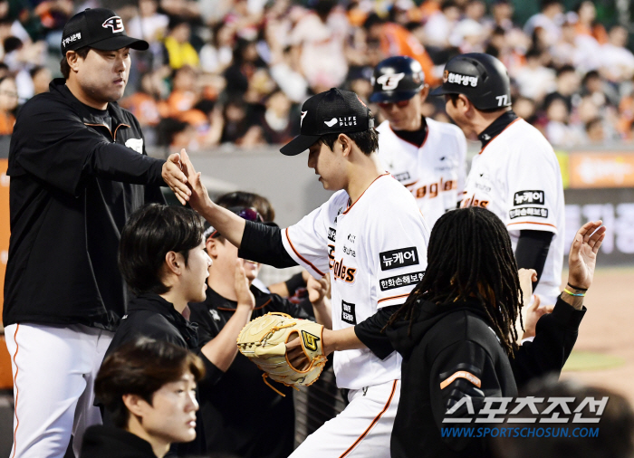 157km 5이닝 1안타 무실점인데... "작년 모습에 비하면 멀었다" …