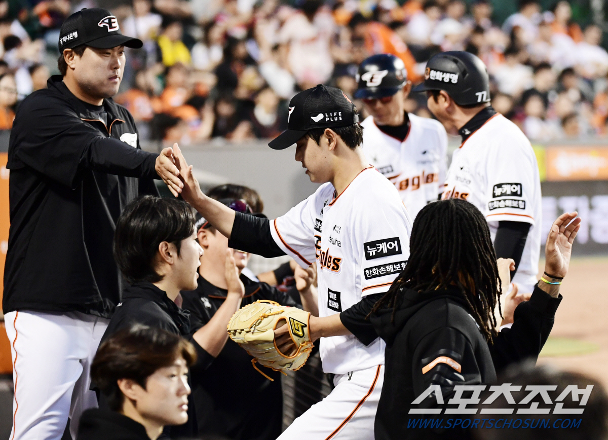 157km 5이닝 1안타 무실점인데... "작년 모습에 비하면 멀었다" …