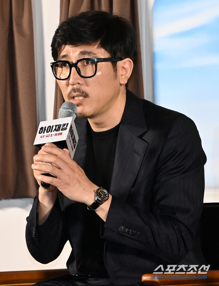 '하이재킹' 김성한 감독 "영화 같은 이야기…운 좋게 연출 맡게 돼"