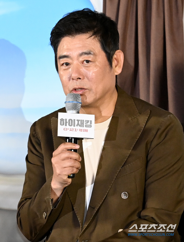 '하이재킹' 성동일 "내 아들이었던 여진구, 역시 자식은 마음대로 안 돼…