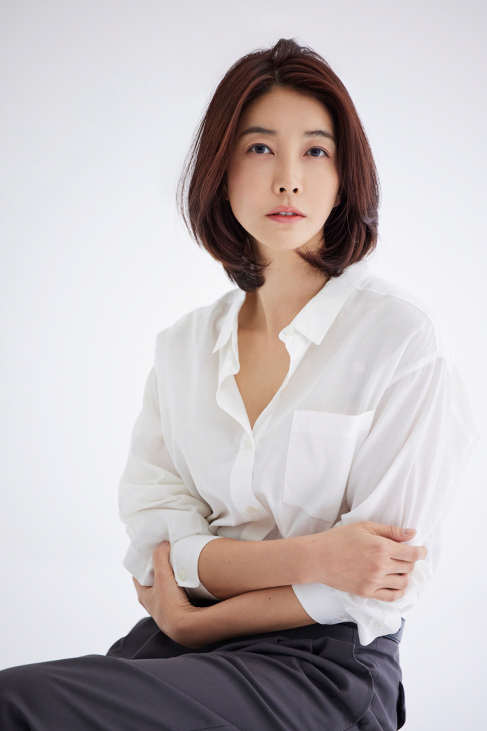 '클로저' 진서연, 16년만의 무대 복귀…탄탄한 연기 내공으로 캐릭터 완…
