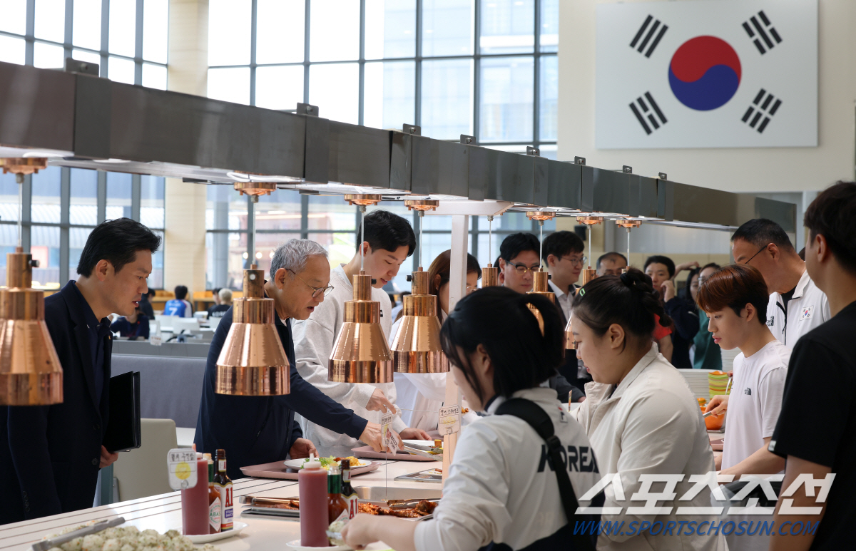 "진천선수촌 깜짝커피차X금빛 응원" 유인촌 장관X장미란 차관 파리올림픽 …