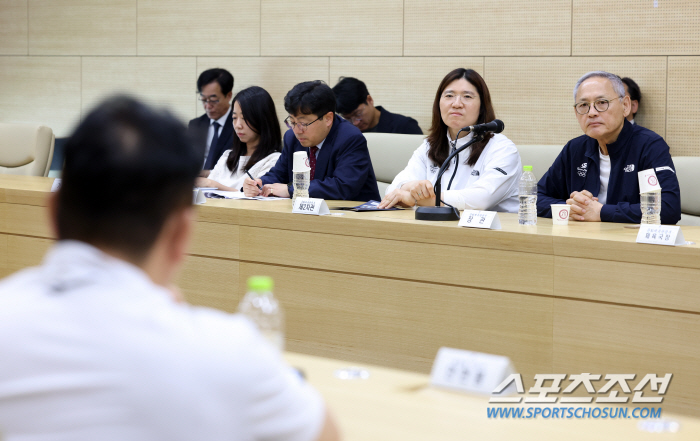 "진천선수촌 깜짝커피차X금빛 응원" 유인촌 장관X장미란 차관 파리올림픽 …