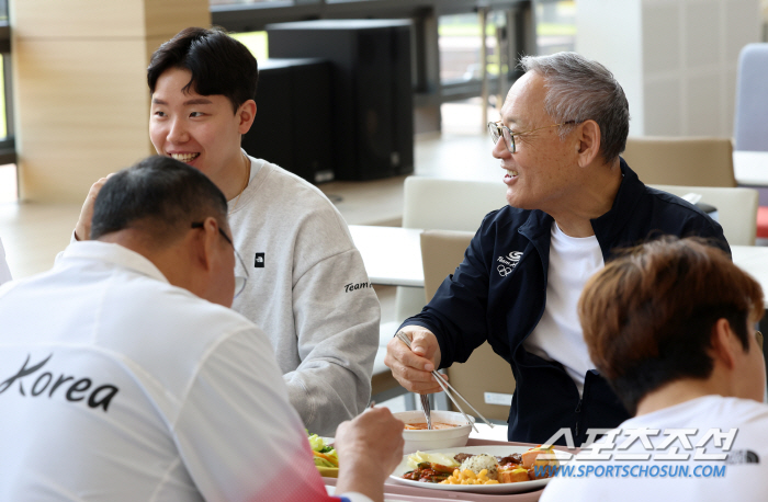 "진천선수촌 깜짝커피차X금빛 응원" 유인촌 장관X장미란 차관 파리올림픽 …