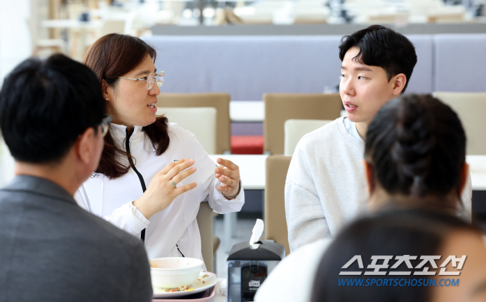 "진천선수촌 깜짝커피차X금빛 응원" 유인촌 장관X장미란 차관 파리올림픽 …