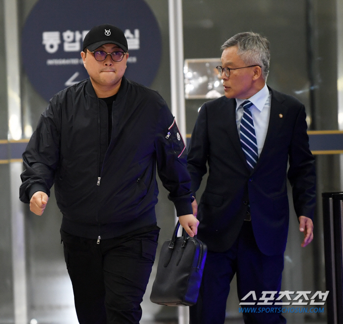 김호중, 구속 기로에도 '뻔뻔한' 반성 "자숙은 공연 후→초유의 경찰서 …