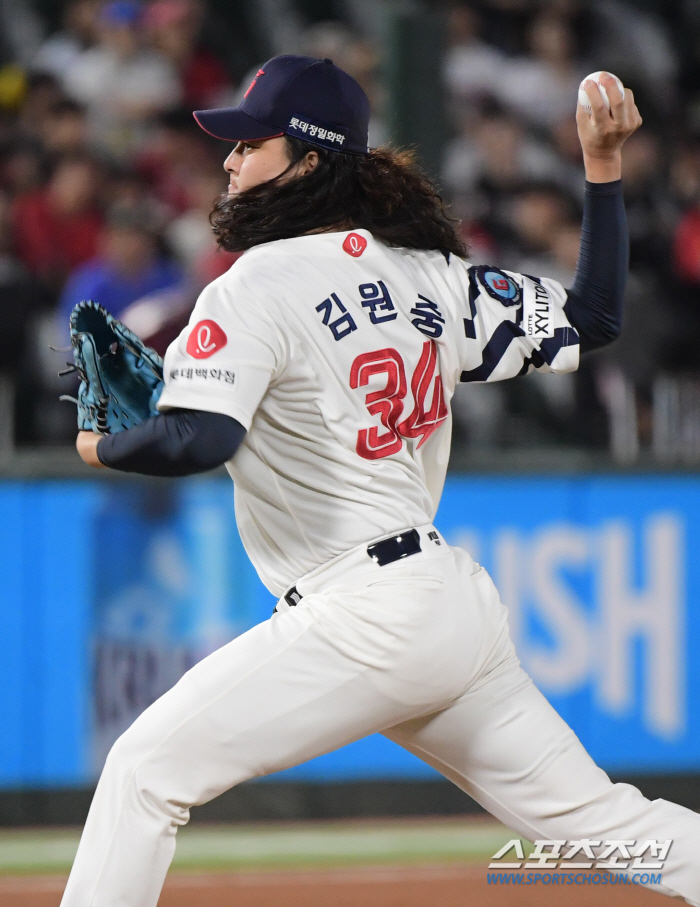 '안경에이스' 박세웅, 334일만의 8이닝 쾌투! 꼴찌 롯데, 선두 KI…