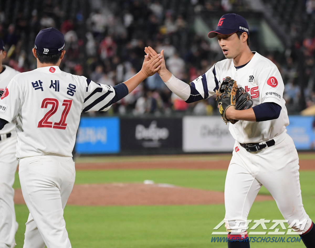 '안경에이스' 박세웅, 334일만의 8이닝 쾌투! 꼴찌 롯데, 선두 KI…