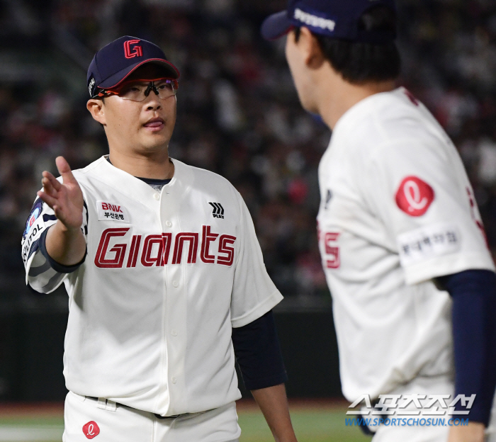 '안경에이스' 박세웅, 334일만의 8이닝 쾌투! 꼴찌 롯데, 선두 KI…