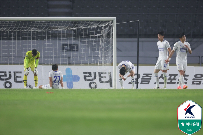 또 레드카드 4연패→시즌 1호 버스막기, 수원 삼성 "차분하게 서울 이랜…