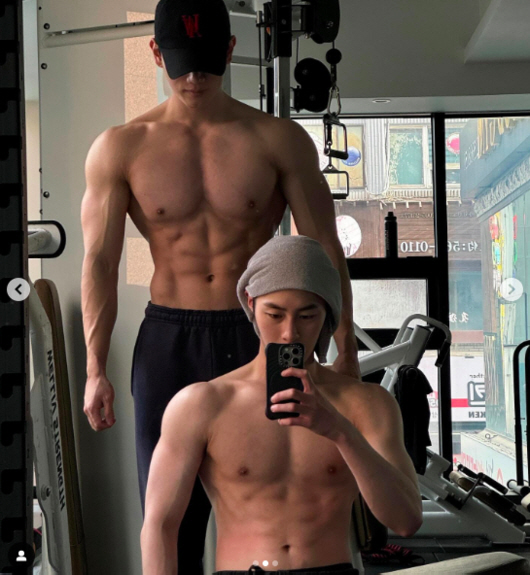 결별 아픔 운동으로 달래나? 이재욱, 선명한 '빨래판 복근'으로 매력 과…